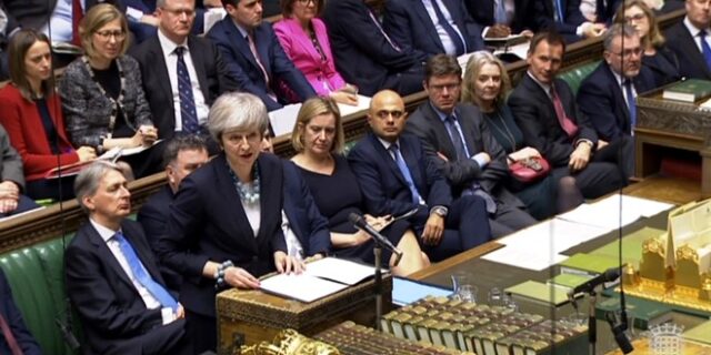 Brexit: Η Μέι πήρε ψήφο εμπιστοσύνης αλλά φεύγει πριν τις εκλογές