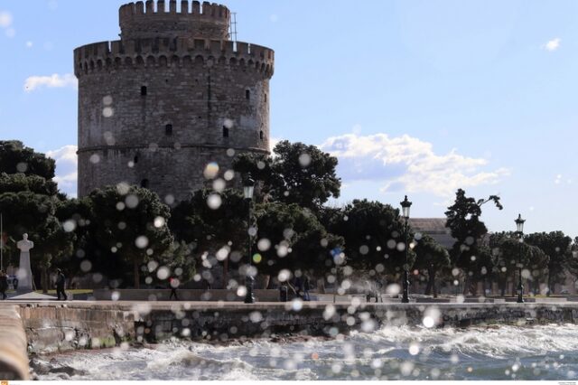 Θεσσαλονίκη: Στο νοσοκομείο άνδρας που έπεσε στο Θερμαϊκό