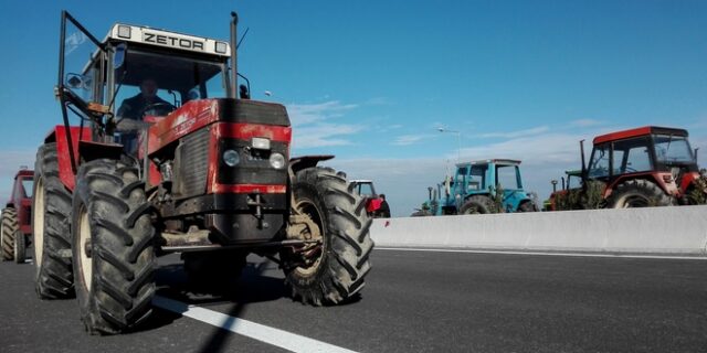 Στους δρόμους οι αγρότες – Βγήκαν τα τρακτέρ στην Καρδίτσα