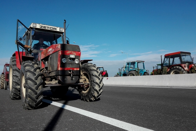 Στους δρόμους οι αγρότες – Βγήκαν τα τρακτέρ στην Καρδίτσα