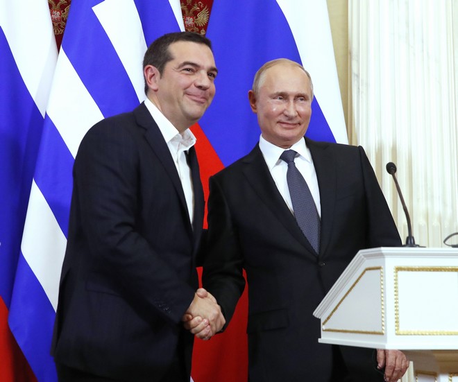 Πώς αξιολογεί η ελληνική πλευρά το τετ-α-τετ Τσίπρα με Πούτιν