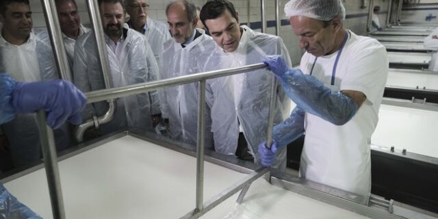 Ο πρωθυπουργός στον Γαλακτοκομικό Συνεταιρισμό Καλαβρύτων