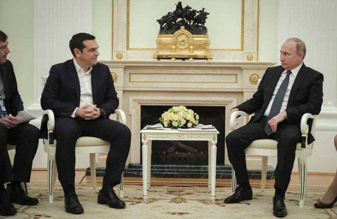 Τσίπρας σε Πούτιν: “Η Ελλάδα γέφυρα μεταξύ ΕΕ και Ρωσίας – Δίκαιη η συμφωνία των Πρεσπών”