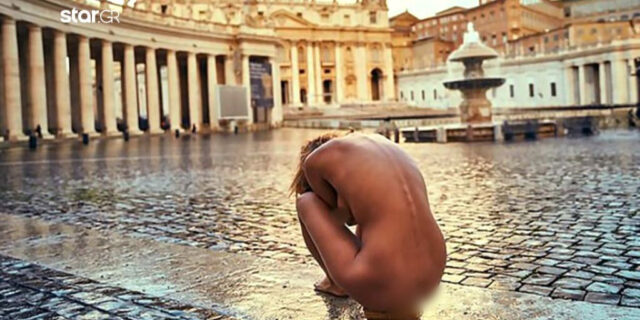 Μοντέλο του Playboy πηγαίνει ολόγυμνο για “σταύρωση” στο Βατικανό