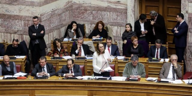 “Βροχή” τροπολογιών στο νομοσχέδιο του υπουργείου Μετανάστευσης – Οι αντιδράσεις και η παρέμβαση Βούτση