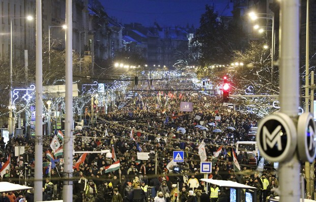 Φουντώνει το κίνημα αμφισβήτησης κατά του Όρμπαν