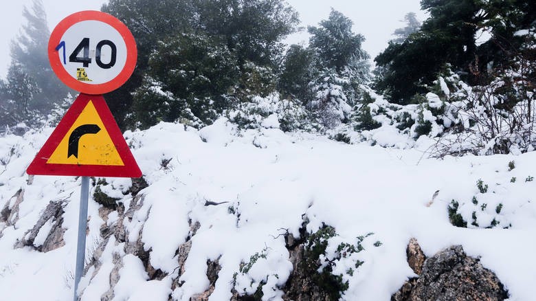 Στο ψυγείο η χώρα: Έκλεισε το Μπάφι, χιόνια και στη Λέσβο