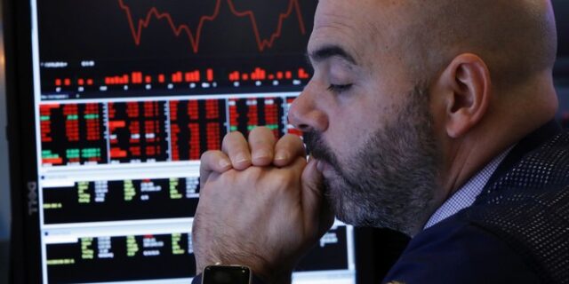 Στο κόκκινο η Wall Street