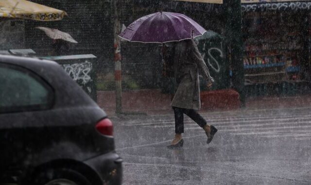 Κακοκαιρία: Ραγδαία επιδείνωση του καιρού- Στο “κόκκινο” οι καταιγίδες και άνεμοι 8 μποφόρ