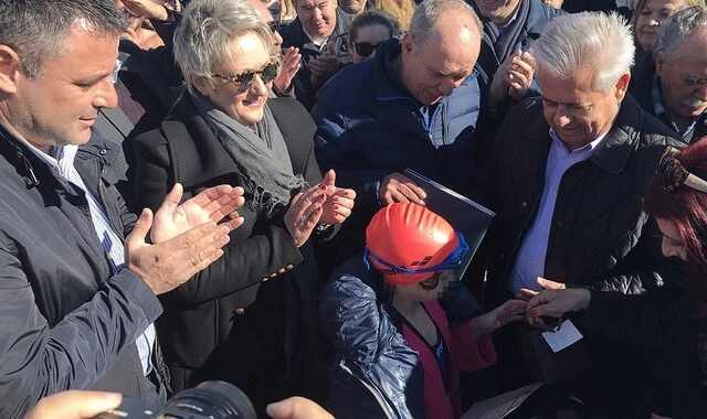 Κρήτη: Μία 9χρονη έπιασε τον σταυρό στην Παντάνασσα