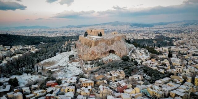 Κακοκαιρία “Τηλέμαχος”: Μαγευτικές εικόνες από τη χιονισμένη Ακρόπολη