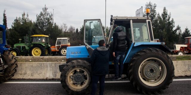 Κλειστός η Ιονία Οδός, στον κόμβο Μπάγιας, από αγρότες της Αιτωλοακαρνανίας