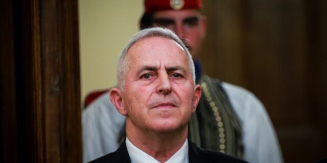 Ορκίστηκε νέος υπουργός Άμυνας ο Αποστολάκης