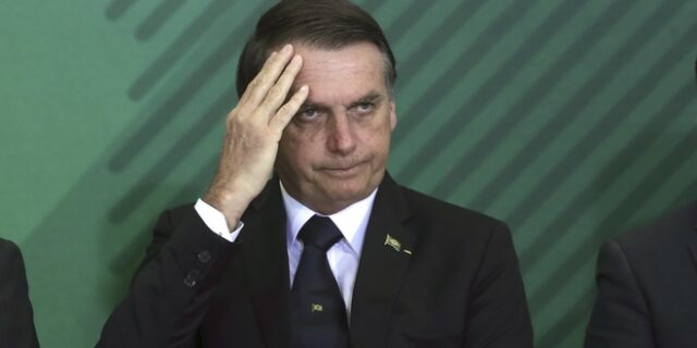 Ο Μπολσονάρου έχει κορονοϊό και συζητά με κόσμο, χωρίς να φοράει μάσκα