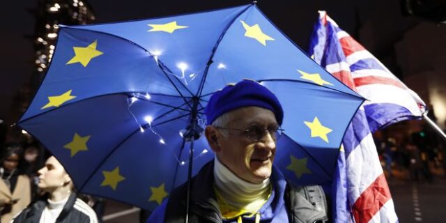 Brexit: “Ή μου δίνετε ό,τι θέλω ή πηδάω από το παράθυρο”