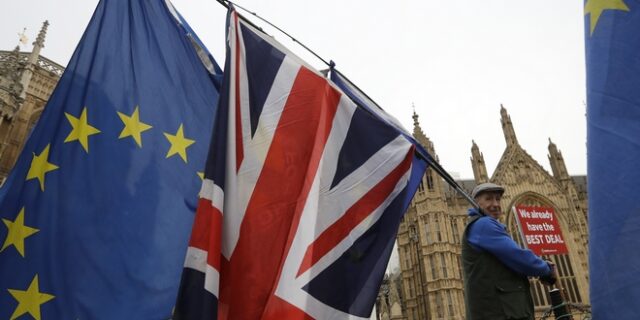 Brexit: “Απόλυτη” η δέσμευση της Ιρλανδίας ως προς το backstop