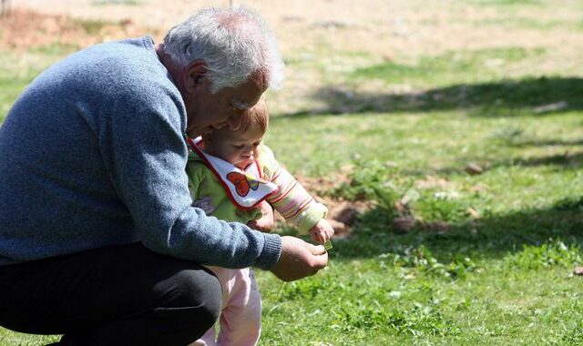 SOS για το δημογραφικό: Η Ελλάδα μικραίνει κάθε χρόνο