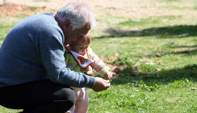 SOS για το δημογραφικό: Η Ελλάδα μικραίνει κάθε χρόνο