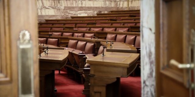 Καυγάδες και διακοπές στην Επιτροπή της Βουλής – Επιχειρήματα κι όχι κραυγές ζήτησε ο Κατρούγκαλος