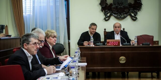 Εμπλοκή με την κοινοβουλευτική πλειοψηφία και στην Επιτροπή Δημόσιων Οργανισμών