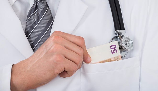 Συνελήφθη γιατρός του Θεαγένειου Αντικαρκινικού Νοσοκομείου Θεσσαλονίκης για “φακελάκι”