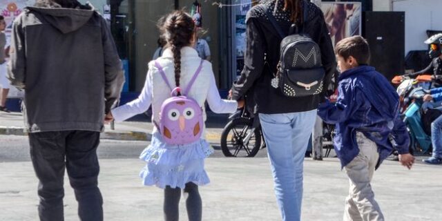 Γεωργακόπουλος: Οι Έλληνες αναβάλλουν το θέμα του παιδιού γιατί νιώθουν ανασφάλεια