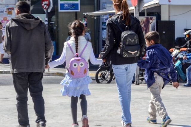 Γεωργακόπουλος: Οι Έλληνες αναβάλλουν το θέμα του παιδιού γιατί νιώθουν ανασφάλεια