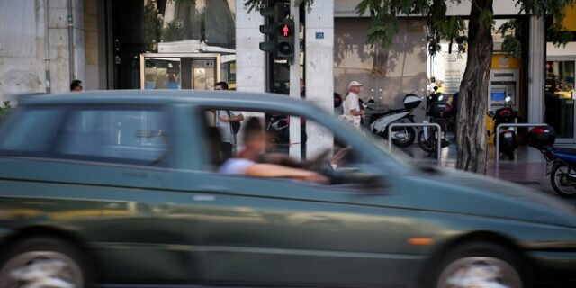 “Πρωταθλητές” στην παραβίαση ερυθρού σηματοδότη οι Θεσσαλονικείς και οι Αθηναίοι