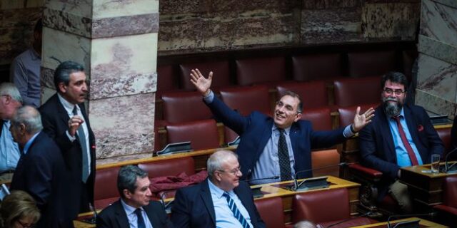 Ψηφίστηκε το νομοσχέδιο για το ΑΣΕΠ, αφού κινδύνευσε από μία… γκαζόζα