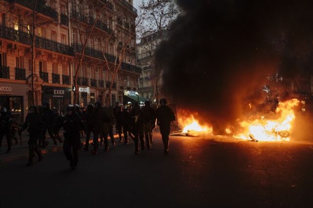 Γαλλία: Με αυστηρότερες κυρώσεις κατά των διαδηλώσεων απαντά η κυβέρνηση στα “κίτρινα γιλέκα”