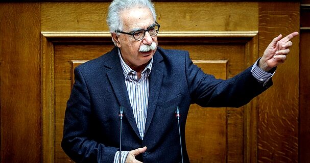 Κόντρα σε υψηλούς τόνους Γαβρόγλου – Κουτσούμπα για τους εκπαιδευτικούς