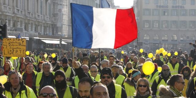 Κίτρινα Γιλέκα: Ξανά στους δρόμους της Γαλλίας – Συγκρούσεις και επεισόδια
