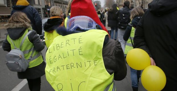 Υπό κράτηση ο πυγμάχος των “κίτρινων γιλέκων”