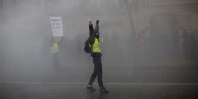 Γαλλία: Ένας χρόνος “Κίτρινα Γιλέκα” – Το κίνημα επιστρέφει