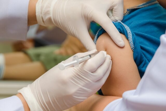 Πρόεδρος φαρμακοποιών: Να ελεγχθούν πειθαρχικά όσοι υπονομεύουν την αξία του εμβολιασμού