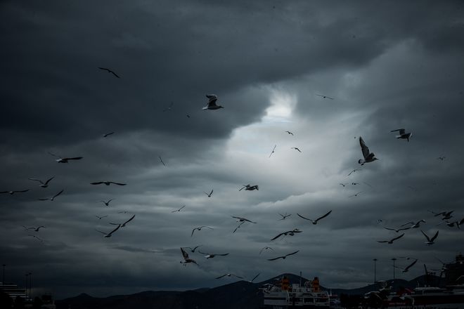 Καιρός: Συννεφιά την Τρίτη – Επιδείνωση τις επόμενες ημέρες με πτώση θερμοκρασίας