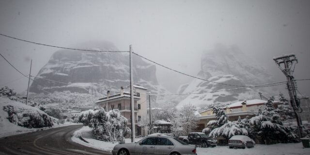Διακοπές στην κυκλοφορία από τις σφοδρές χιονοπτώσεις