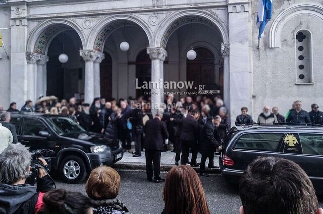 Λαμία: Θλίψη, οδύνη και οργή στην κηδεία της 14χρονης μαθήτριας