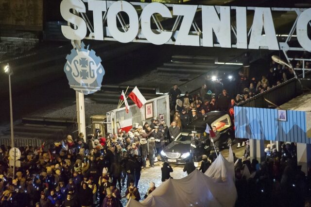 Πολωνία: Σιωπή και αμηχανία στο τελευταίο αντίο για τον δήμαρχο του Γκντανσκ