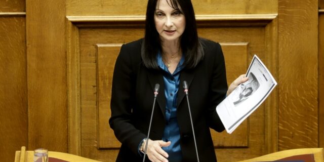 Κουντουρά: Ο Άδωνις καλύπτει πολιτικά, φασιστικά στοιχεία που με απειλούν