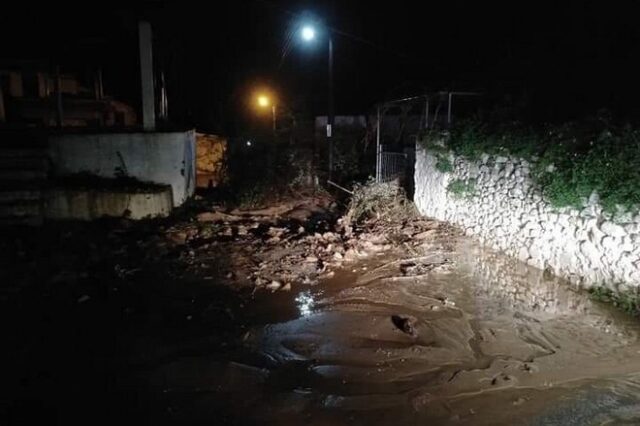 Κακοκαιρία: Πλημμύρες και κατολισθήσεις στην Κρήτη – Στους 50 πόντους το χιόνι στα Τρίκαλα