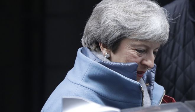 Brexit: Η Μέι ετοιμάζεται για νέες διαπραγματεύσεις με την ΕΕ