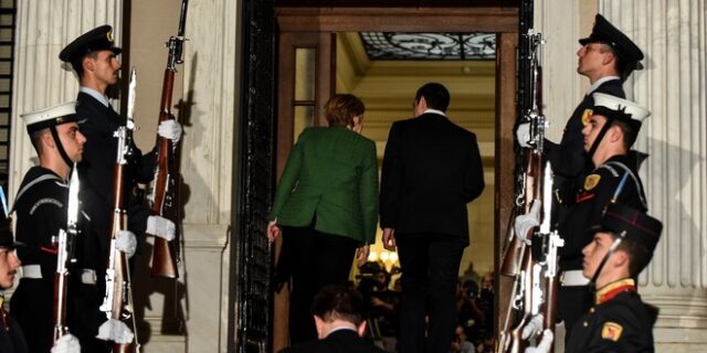 Μάτι… αετού η Μέρκελ, πρόσεξε τις αλλαγές στη διακόσμηση του Μαξίμου