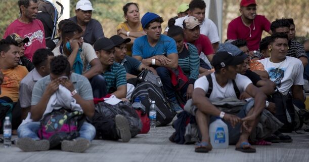 Το καραβάνι των μεταναστών από την Ονδούρα προσεγγίζει το Μεξικό
