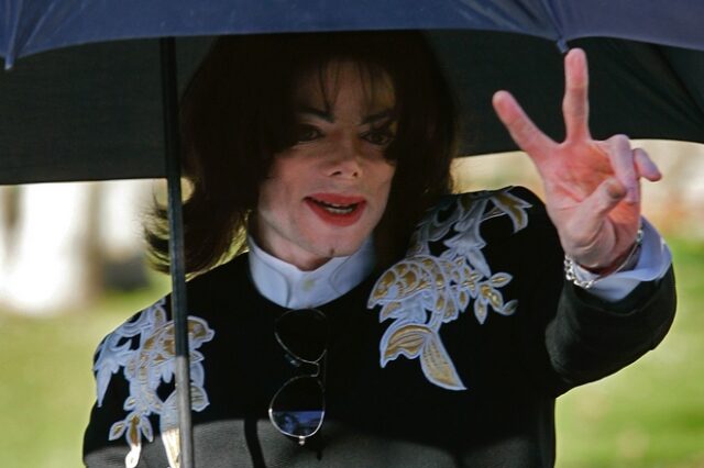 BBC: “Κόβει” τα τραγούδια του Μάικλ Τζάκσον μετά τις καταγγελίες – σοκ του “Finding Neverland”