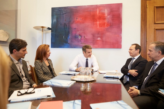 Μητσοτάκης με φαρμακοβιομηχάνους: Στήριξη της εγχώριας παραγωγής φαρμάκων