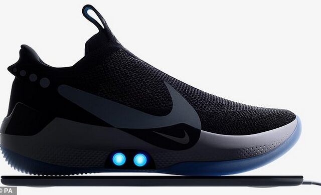 Nike: Τα πρώτα “έξυπνα” αθλητικά παπούτσια που δένονται μόνα τους