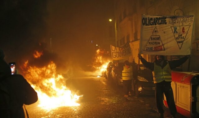 Κίτρινα Γιλέκα: Η Γαλλία στις φλόγες στην 1η κινητοποίηση για το 2019