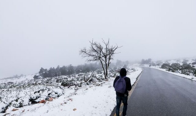 Κακοκαιρία: Διακόπηκε η κυκλοφορία στη λεωφόρο Πάρνηθας λόγω χιονόπτωσης