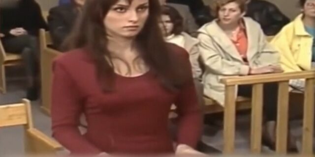 Όταν η Πέγκυ Ζήνα έπαιζε στο “Άρχεται η συνεδρίασις” το 1993